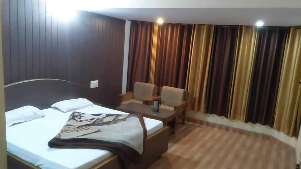 Hotel Raj Deluxe Haridwār Exterior foto